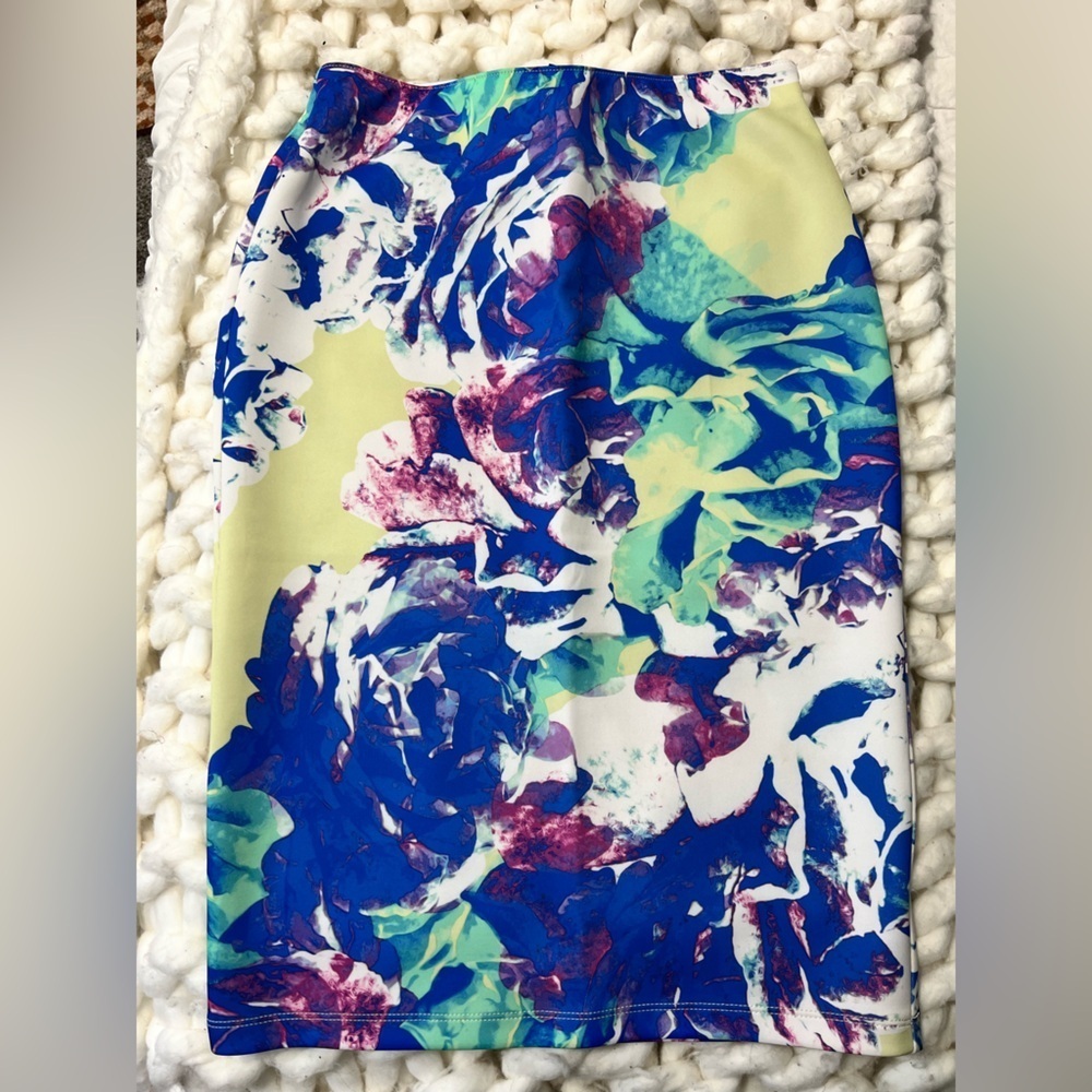 Apt. 9 White and Blue Garment